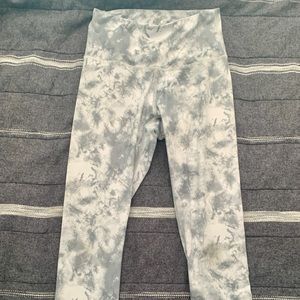 Marble capri athletic leggings